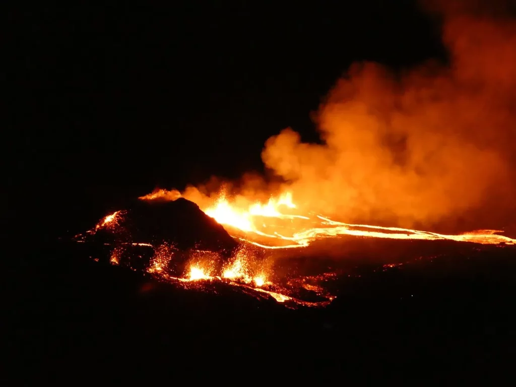 Eruption-Piton-de-la-Fournaise-28-Avril-2018-2-1