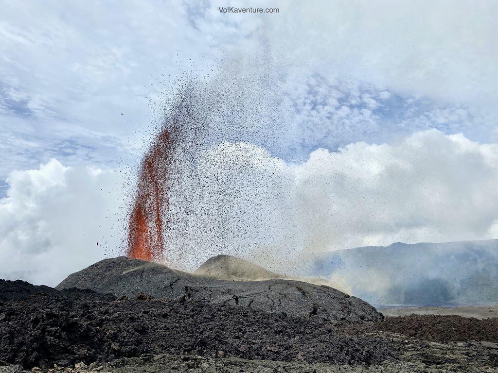 randonnees-volcaniques-piton-de-la-fournaise-ascension-guidee-du-piton-de-la-fournaise_Eruption Piton de la Fournaise le 12 Avril 2021 Benoit lincy Volkaventure (18)