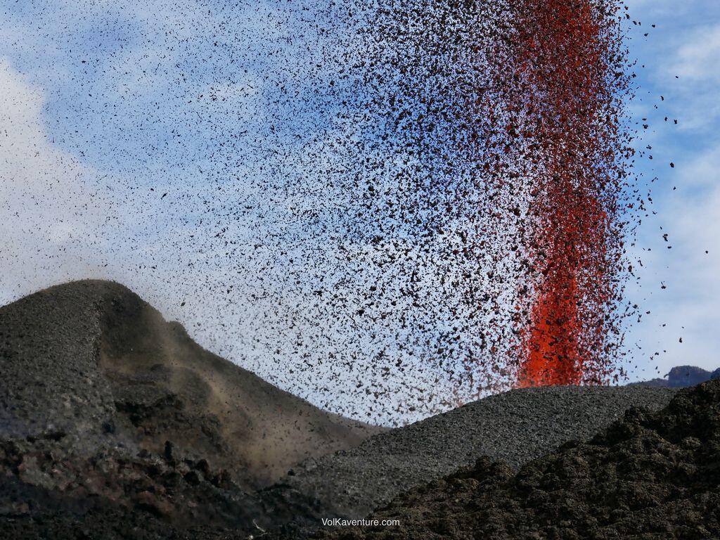 randonnees-volcaniques-piton-de-la-fournaise-ascension-guidee-du-piton-de-la-fournaise_Eruption Piton de la Fournaise le 12 Avril 2021 Benoit lincy Volkaventure (2)