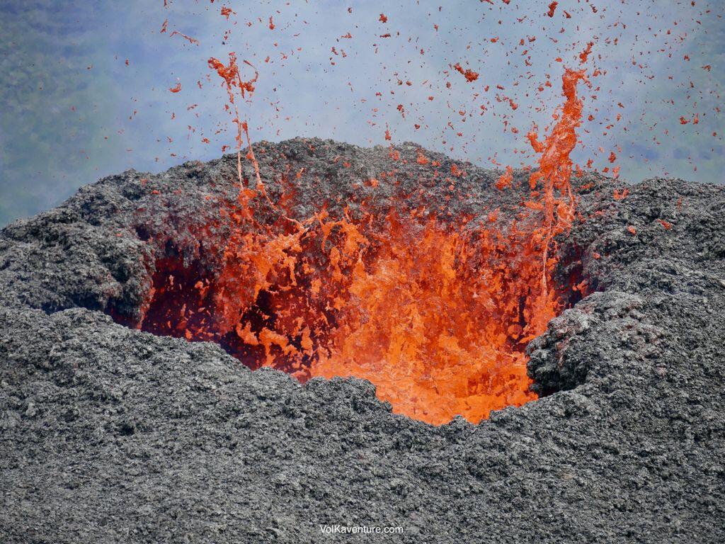 randonnees-volcaniques-piton-de-la-fournaise-ascension-guidee-du-piton-de-la-fournaise_Eruption Piton de la Fournaise le 15 Avril 2021 Benoit lincy Volkaventure (9)
