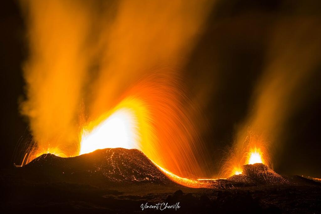 randonnees-volcaniques-piton-de-la-fournaise-ascension-guidee-du-piton-de-la-fournaise_Tunnels de lave Réunion Rando-Volcan (18)