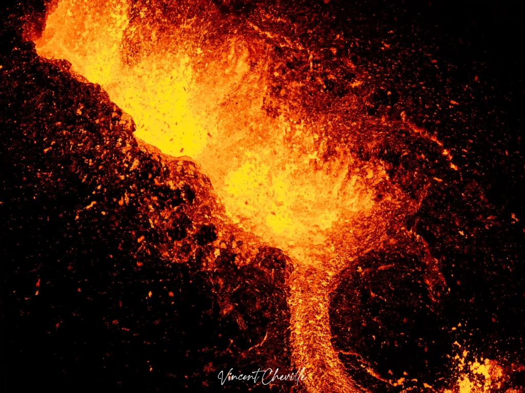 Eruption du Piton de la Fournaise après 891 jours de pause