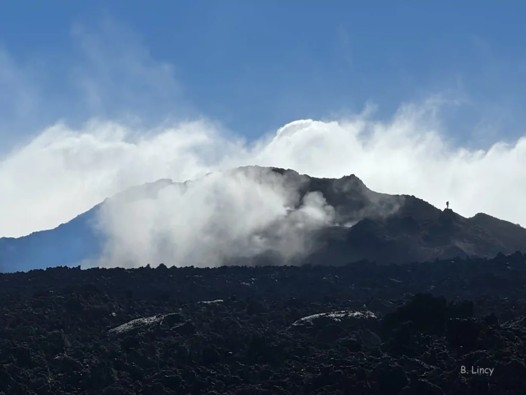 Fontaines de lave et coulées de lave éruption 2026 Piton de la Fournaise