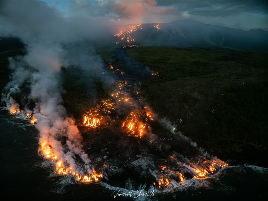 L'île de la Réunion s'agrandit VolcanoExplorer.re Vincent CHEVILLE