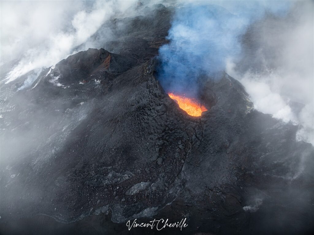 Eruption Volcanique au Piton de la Fournaise mars 2026