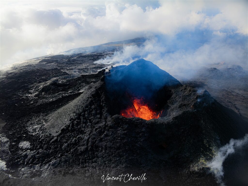 Eruption Volcanique au Piton de la Fournaise mars 2026