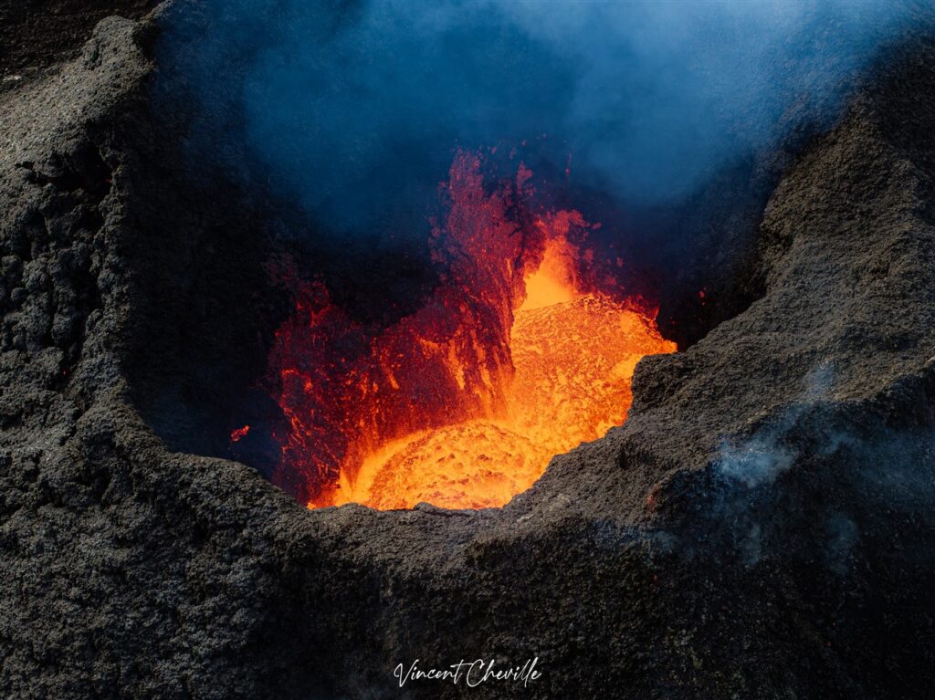Eruption Volcanique au Piton de la Fournaise mars 2026