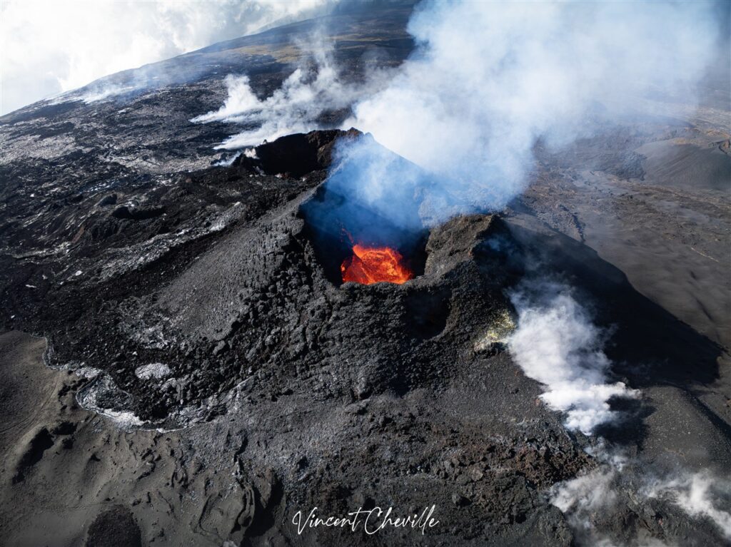 Eruption Volcanique au Piton de la Fournaise mars 2026
